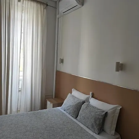 Oda ve Kahvaltı Lira 4*