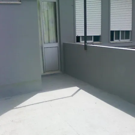 Oda ve Kahvaltı Lira 4*