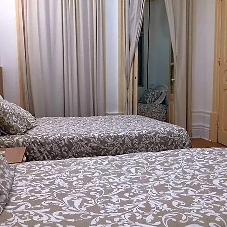 Oda ve Kahvaltı Lira