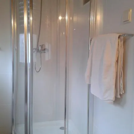 Oda ve Kahvaltı Lira