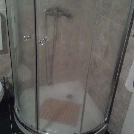 Bed & Breakfast Lira 2*