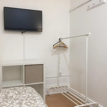 Oda ve Kahvaltı Lira 4*