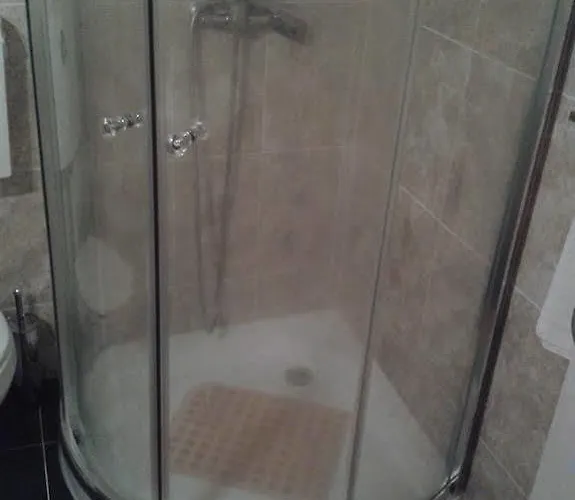 Bed and breakfast Lira 4*