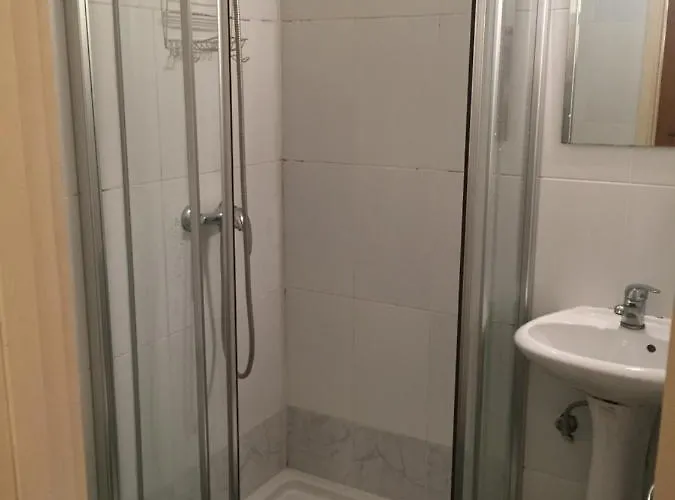 Lira Oda ve Kahvaltı 4*